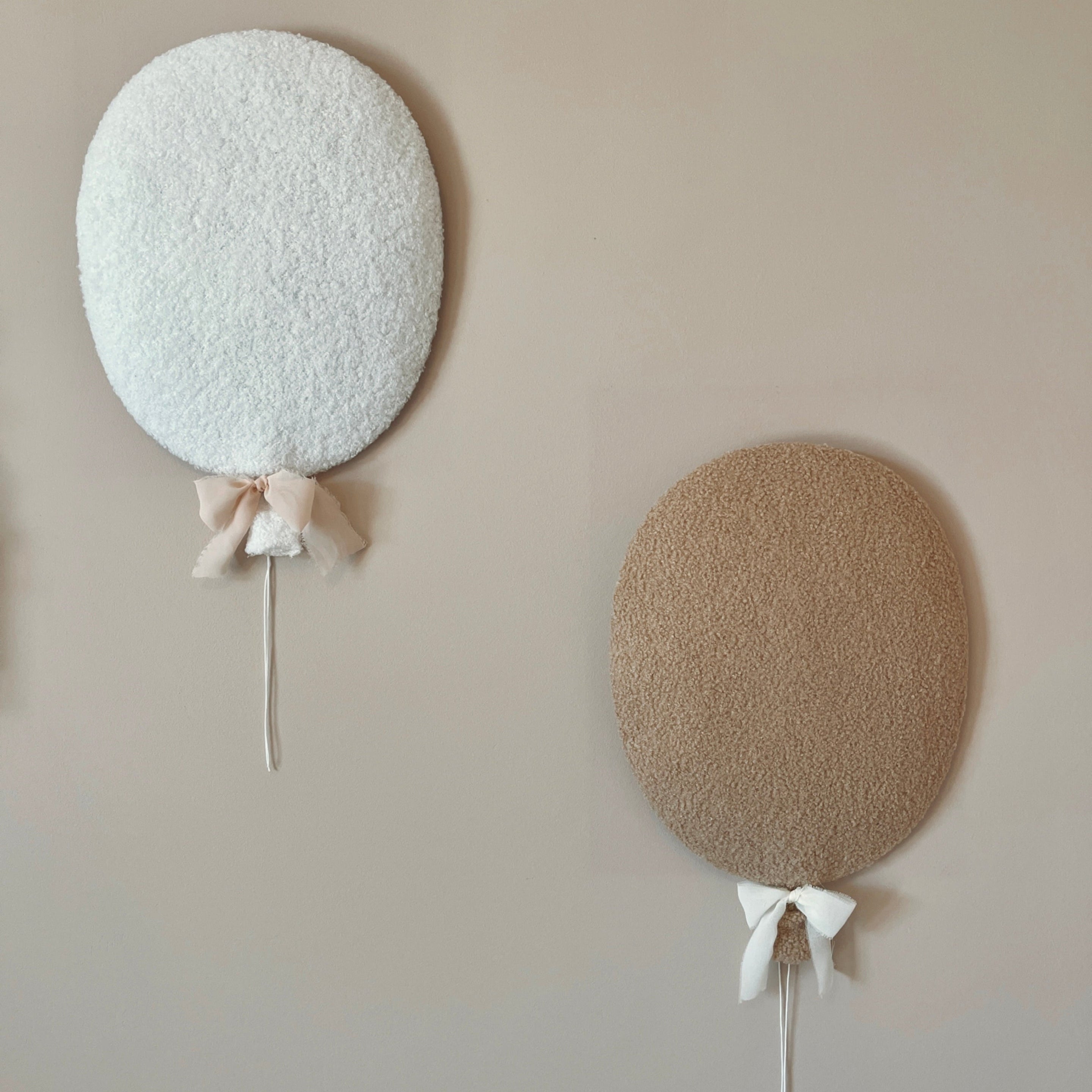 Little Loua Bouclé ballonnen wanddecoratie | wit of beige