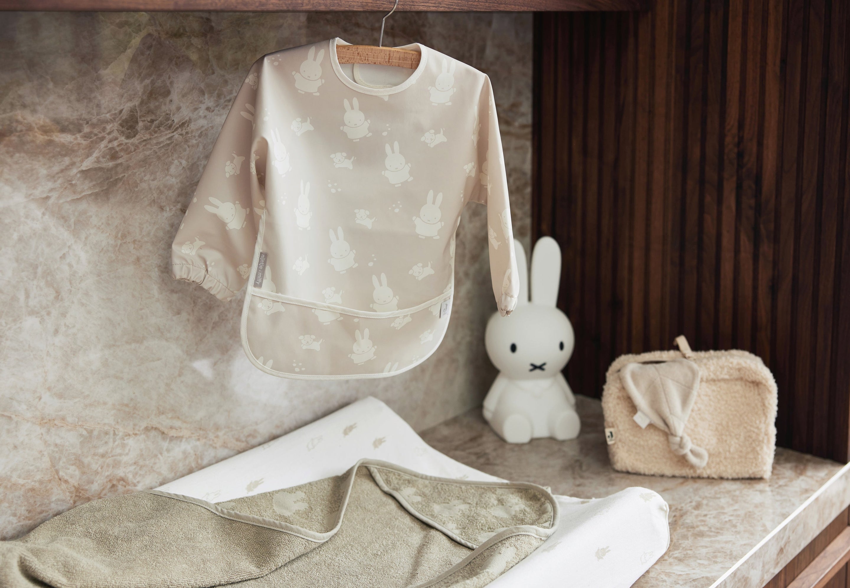 Jollein Slab Waterproof Met Mouw Miffysnuffy | Nougat