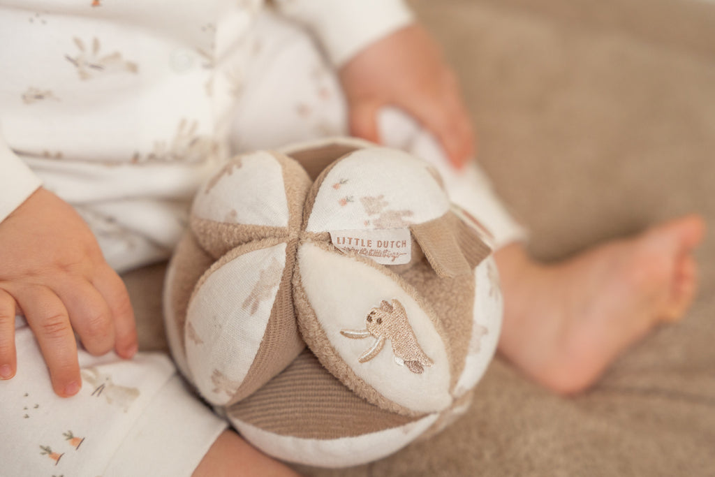 * Little Dutch Grijpbal Activiteitenbal | Baby Bunny