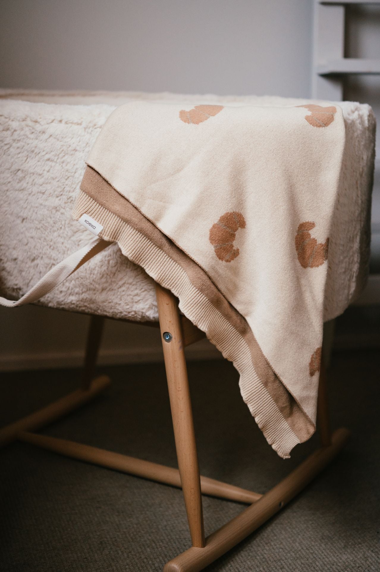 Koeka Wiegdeken You Bake Me Happy 75x90 | Sand