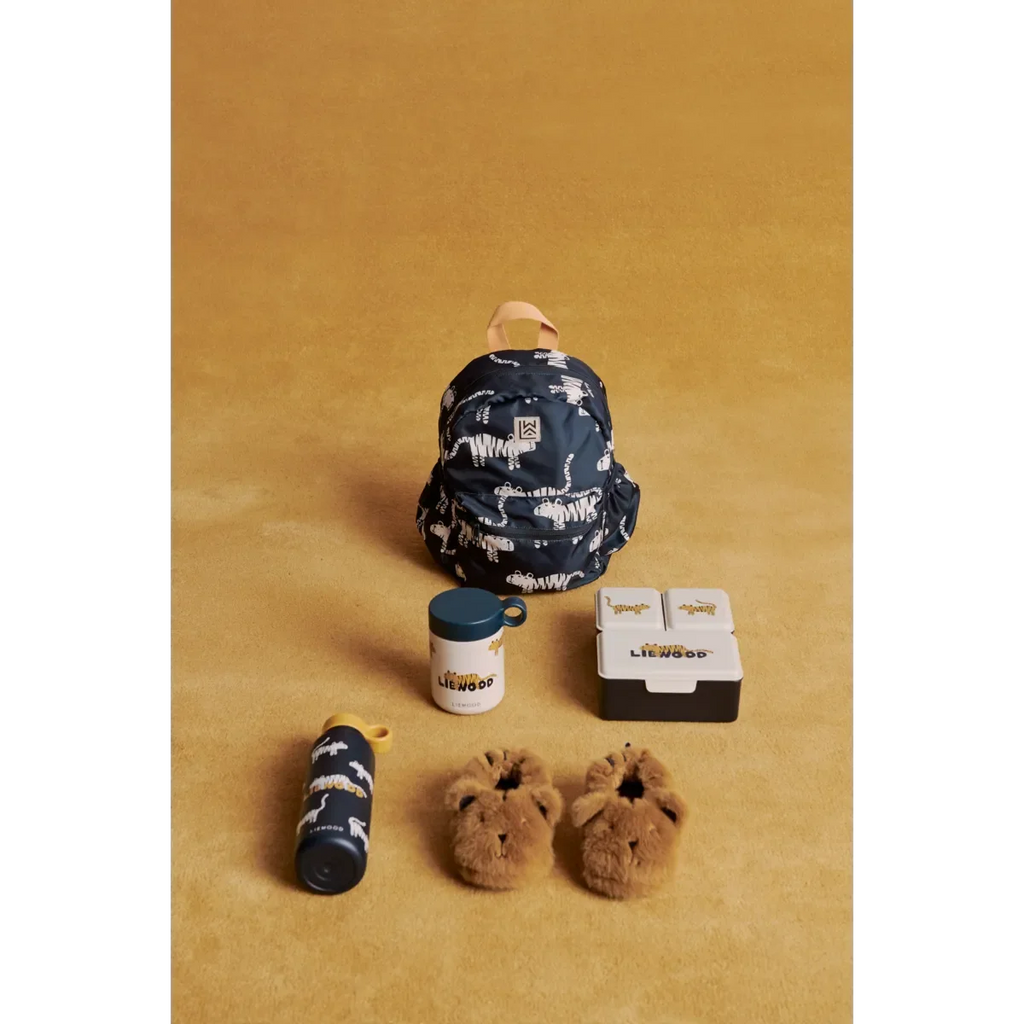 Liewood Falk Tiger Classic Navy houdt drank 12 uur koud en 6 uur warm, bij De Gele Flamingo