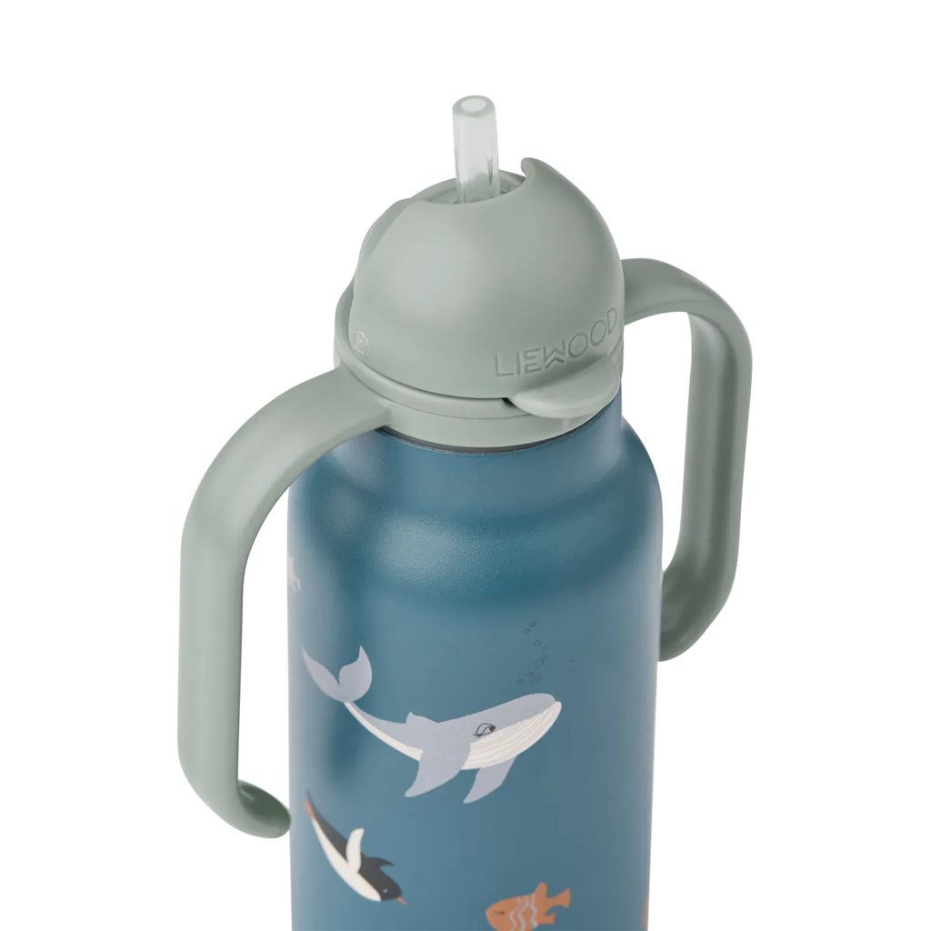 Kimmie drinkfles Arctic Sea Ocean view van Liewood met ergonomische handgrepen, bij De Gele Flamingo