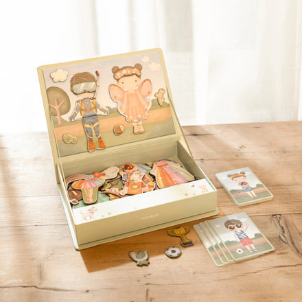 Little Dutch magnetisch speelbord Dress-Up Jim en Rosa, geopend op tafel