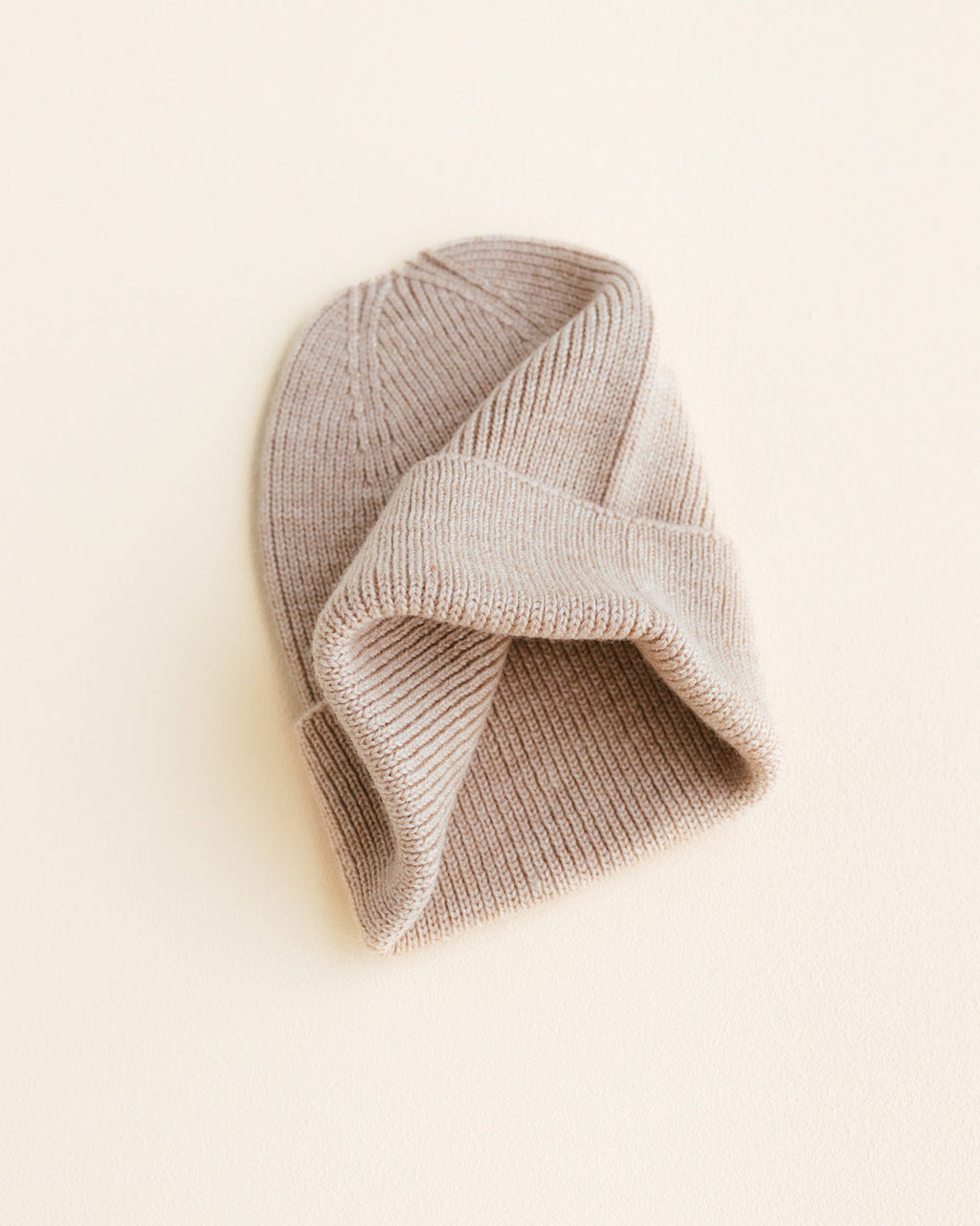 Hvid Newborn Beanie Fonzie | Sand