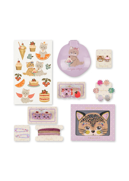 Konges Sløjd Speelkoffer Glam Me Up Suitcase Amour Pink, derde productfoto op witte achtergrond