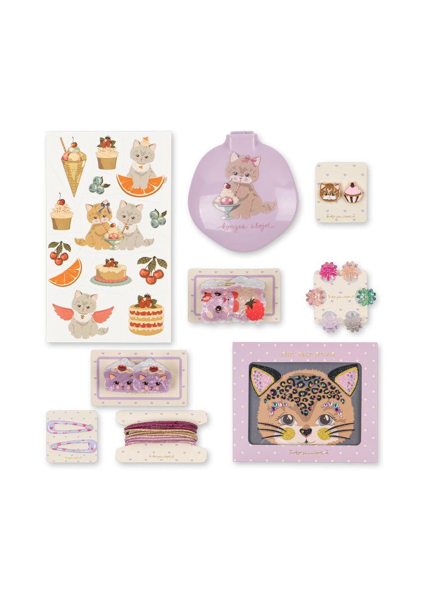 Konges Sløjd Speelkoffer Glam Me Up Suitcase Amour Pink, derde productfoto op witte achtergrond