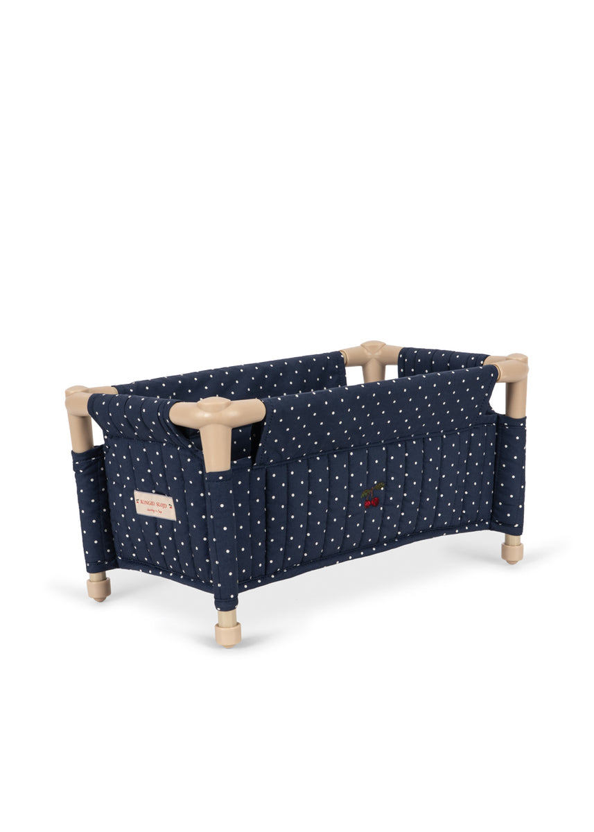Konges Sløjd Poppenbedje Doll Travel Bed Ditzy Dot, poppenreisbedje op witte achtergrond