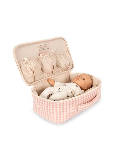 Konges Sløjd Poppenkoffer Baby Doll Nursery Suitcase Pink Check, tweede productfoto op witte achtergrond