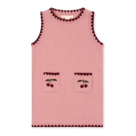 Konges Sløjd Gebreide Jurk Collette Dress Pale Blush, mouwloze gebreide jurk in zacht roze wol op witte achtergrond