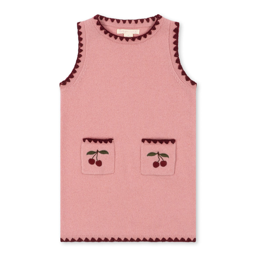 Konges Sløjd Gebreide Jurk Collette Dress Pale Blush, mouwloze gebreide jurk in zacht roze wol op witte achtergrond