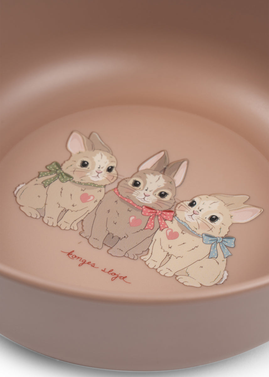 Konges Sløjd Eetset Dinner Set Bunny, zesde productfoto op witte achtergrond