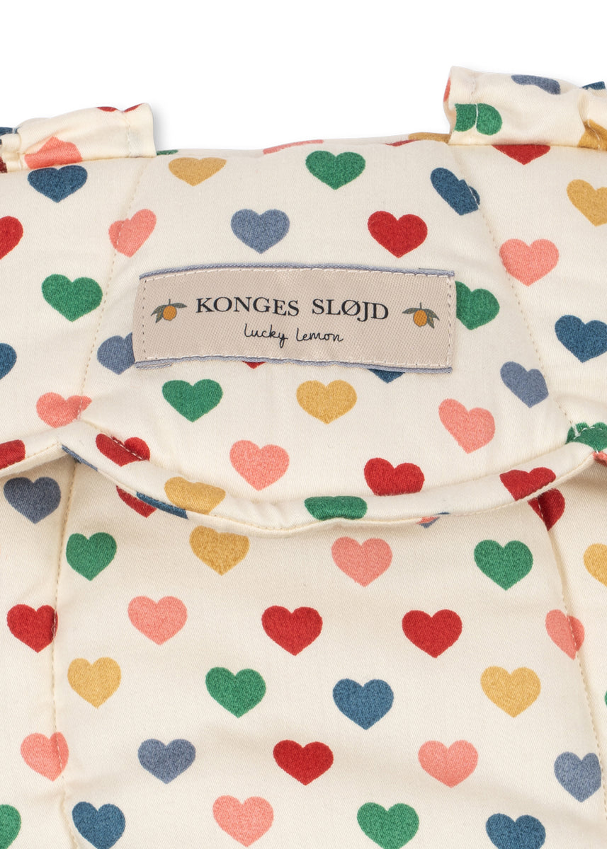 Konges Sløjd Poppendraagzak Doll Carrier Coeur Coloré, derde productfoto op witte achtergrond