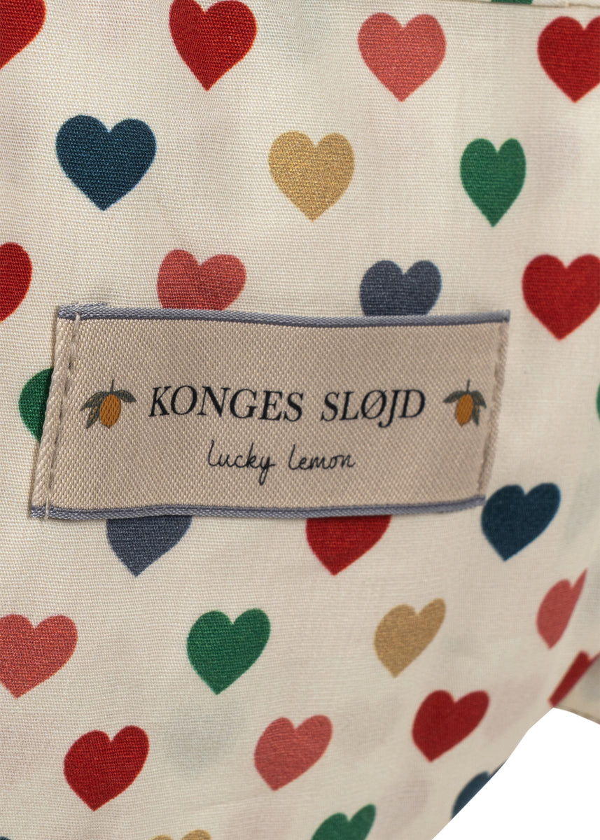 Konges Sløjd Poppencommode Doll Changing Table Coeur Coloré, derde productfoto op witte achtergrond