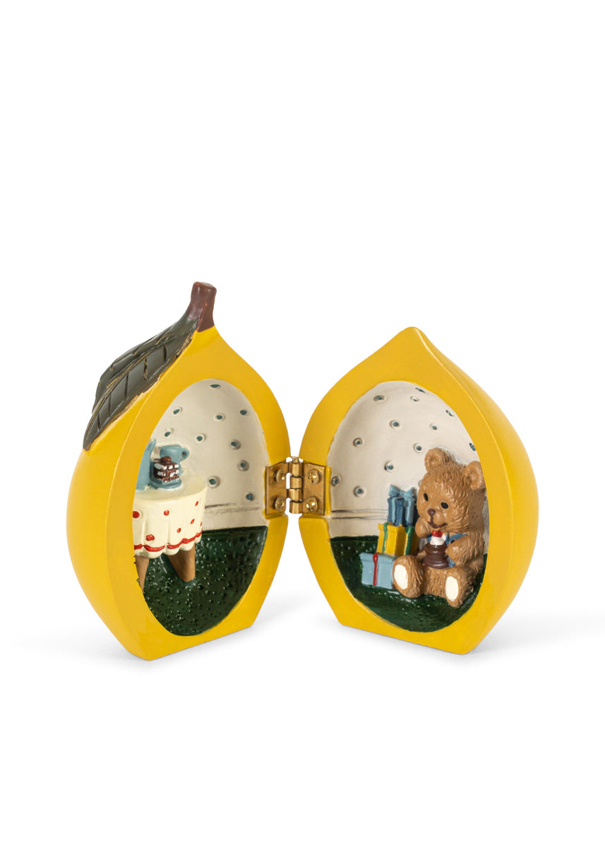 Konges Sløjd Decoratie Mini Lemon Surprise House Lemon, tweede productfoto op witte achtergrond