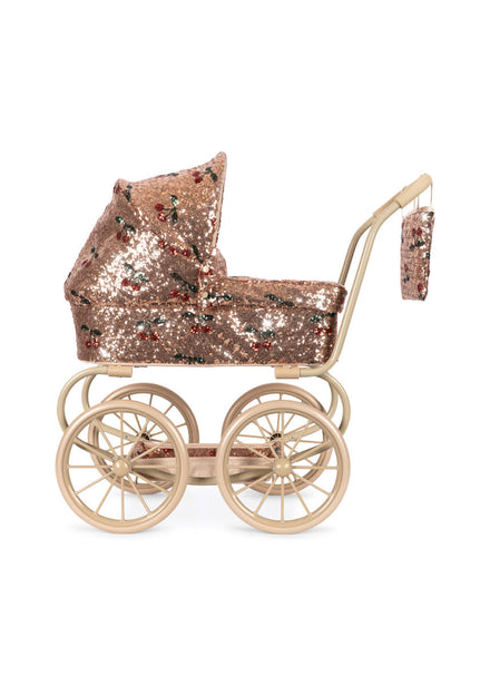 Konges Sløjd Poppenwagen Sparkly Minnie Doll Pram Cherry Sequin, tweede productfoto op witte achtergrond