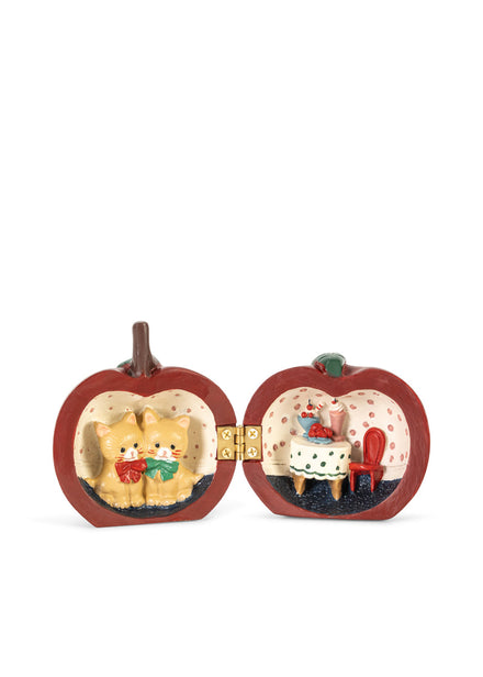 Konges Sløjd Decoratie Mini Cherry Surprise House Cherry, vierde productfoto op witte achtergrond