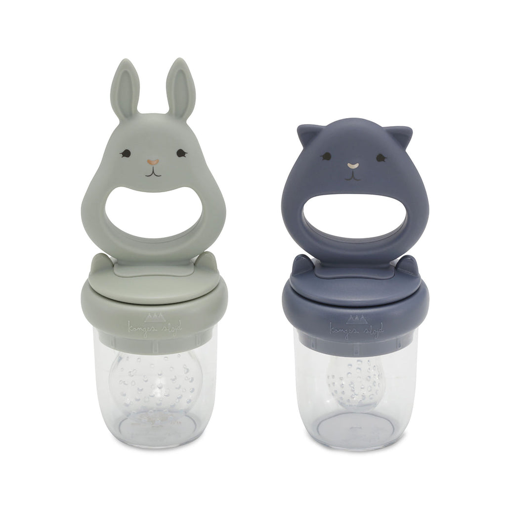Konges Sløjd Fruitspeen Silicone Fruit Feeding Pacifier Onyx, fruitspeen op witte achtergrond
