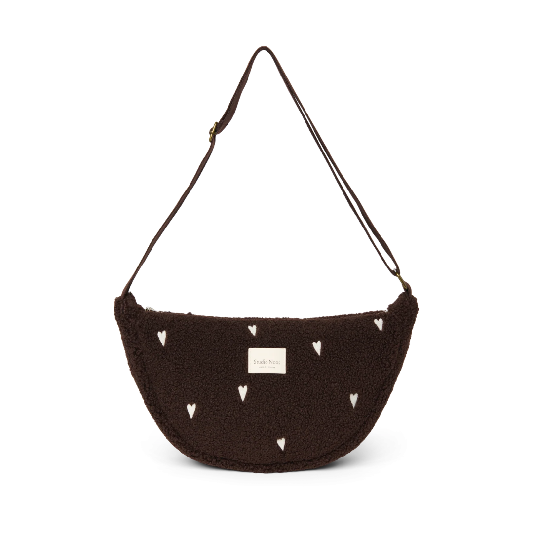 Studio Noos Adult Fanny Pack in lichtblauwe denim met geborduurde hartjes, bij De Gele Flamingo