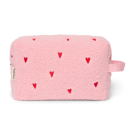 Studio Noos toilettas in lichtroze teddy met geborduurde hartjes bij De Gele Flamingo