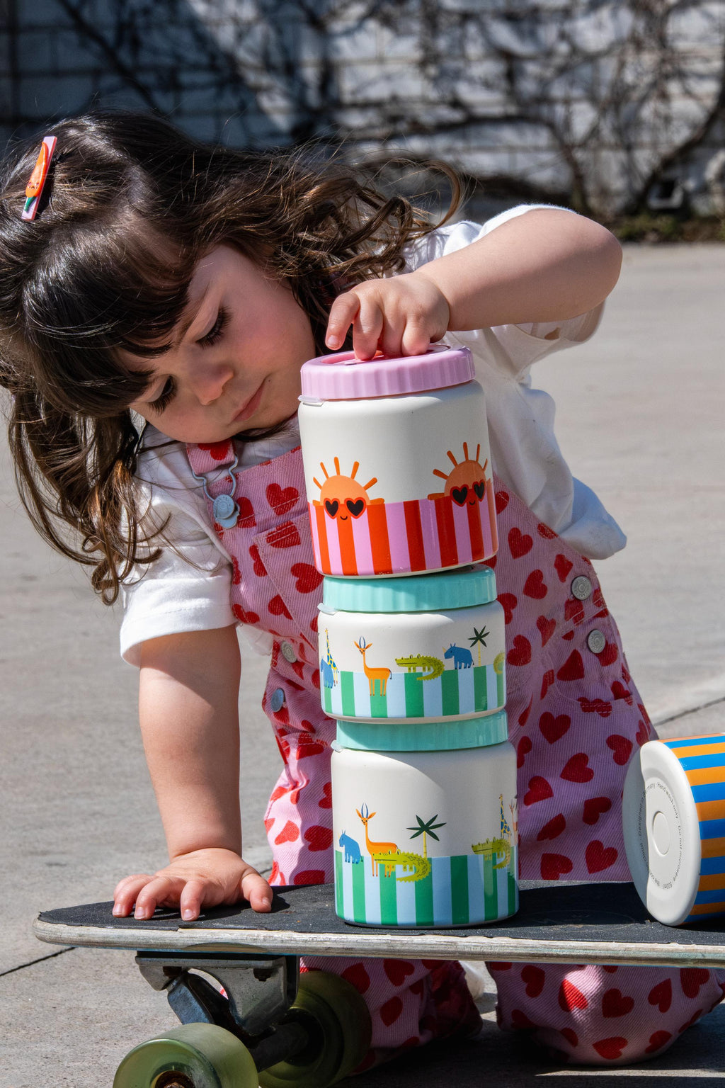The Cotton Cloud Thermo Food Jar Woof Gang houdt snacks tot 12 uur koud, bij De Gele Flamingo.