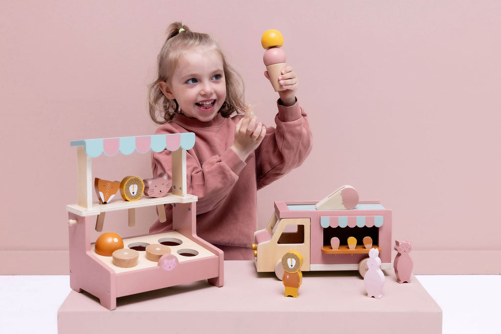 * Trixie Houten Ijskar