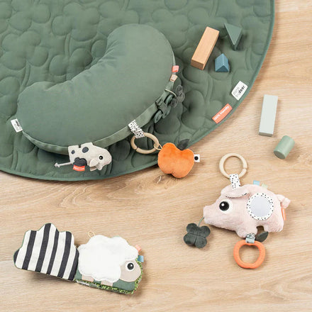 Done By Deer Activiteiten Kussen | Tiny Farm Green