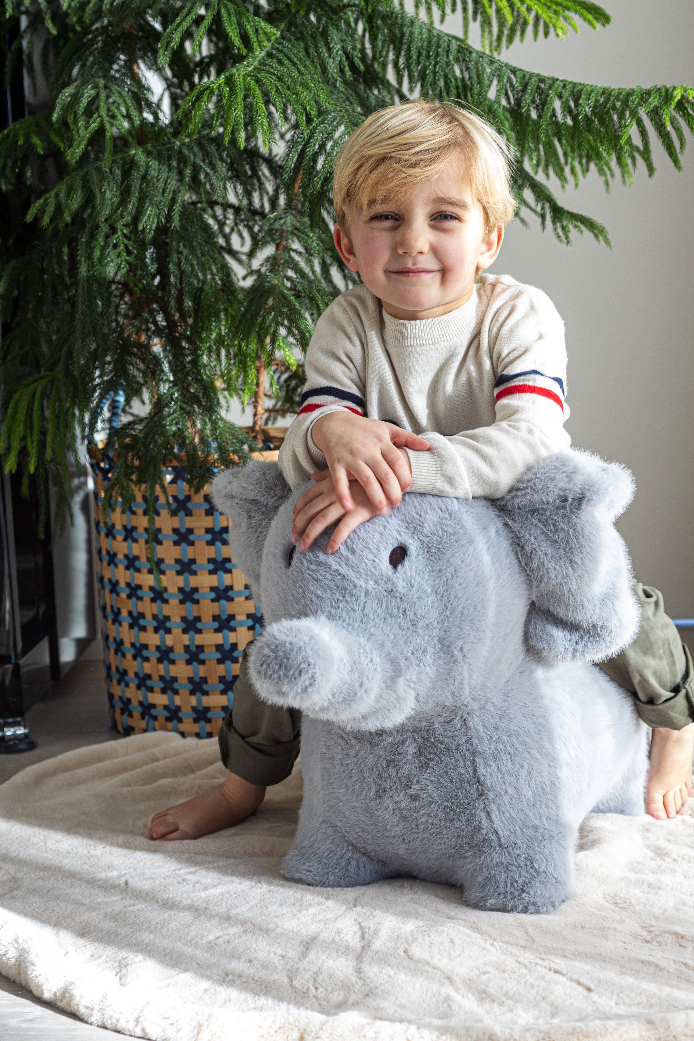 Wild & Soft Bouncy Olifant, een zacht opblaasbaar springdier, verkrijgbaar bij De Gele Flamingo