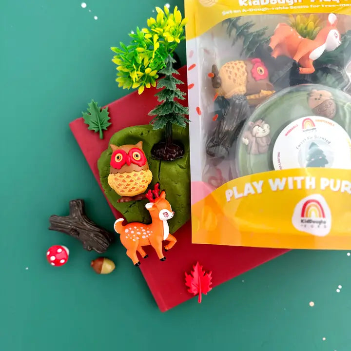 Pot groene KidDough speelklei met dennengeur uit de Forest Friends set