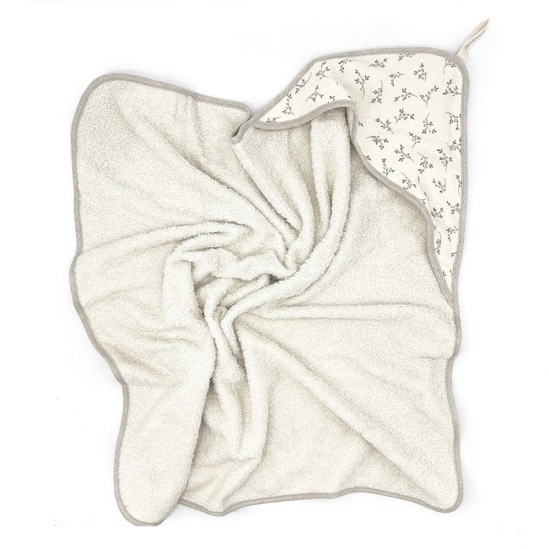 Babyshower Badcape Olive Bloom, detailfoto van het dessin