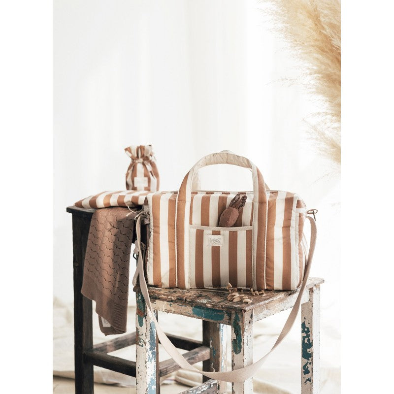 Babyshower buggytas High Park Caramel Sailor met karamelbruine en witte strepen