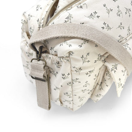 Detail van de Babyshower buggytas Camila Olive Bloom Canvas met haken voor de buggy