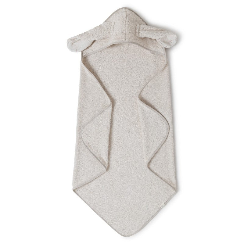Babyshower Badcape Bunny Cherries, badcape met konijnenoren op witte achtergrond