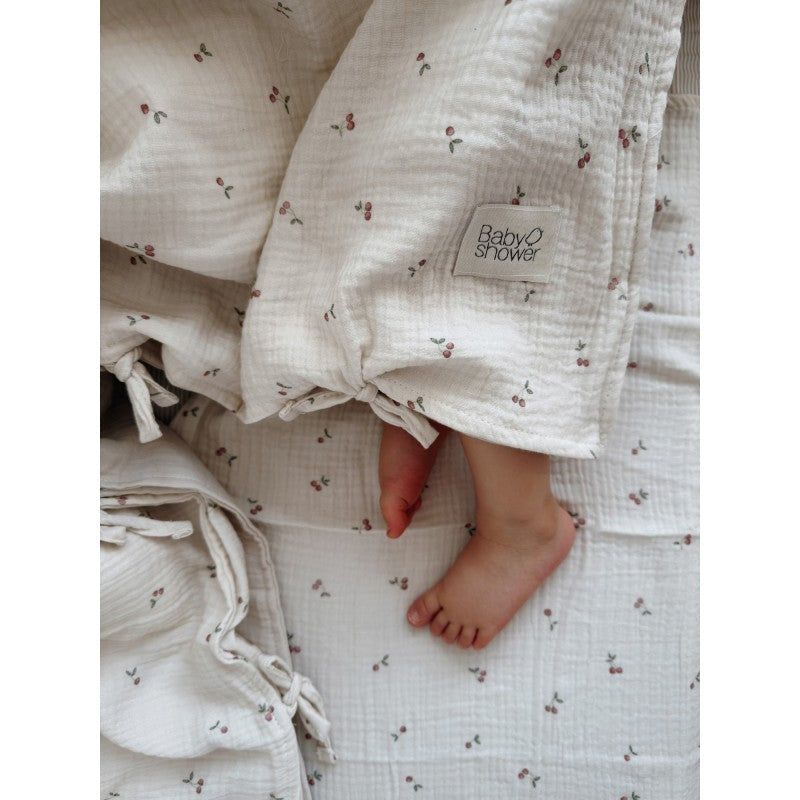 Babyshower Hoeslaken Ledikant Cherries, tweede aanzicht op witte achtergrond