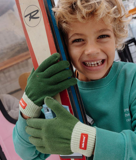 Hello Hossy handschoenen Handy Mossy, jongen met handschoenen en ski's