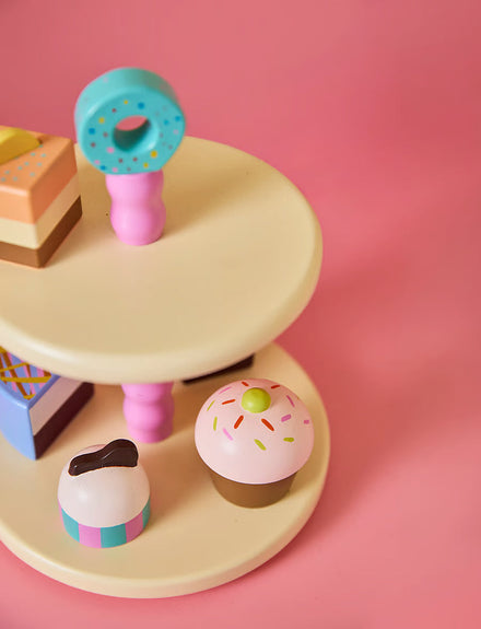 Kid's Concept cake houder met gebakjes van dichtbij