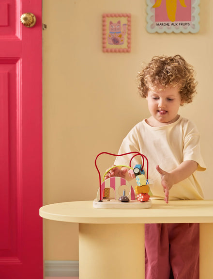 Kid's Concept kralenbaan Swedish Candy met houten snoepvormen van dichtbij
