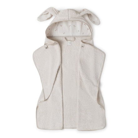 Babyshower Badcape Bunny Large Cherries, vooraanzicht op witte achtergrond
