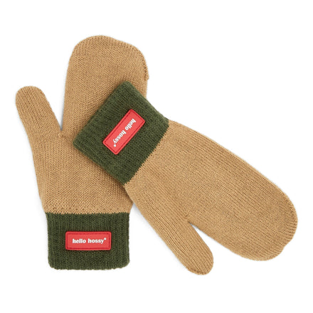 Hello Hossy wanten Hotty Pistachio, camel gebreide wanten met groene boord