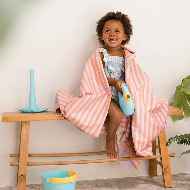 Quut Play Towel Strandhanddoek Extra Large | On The Road Roze 140x70 cm