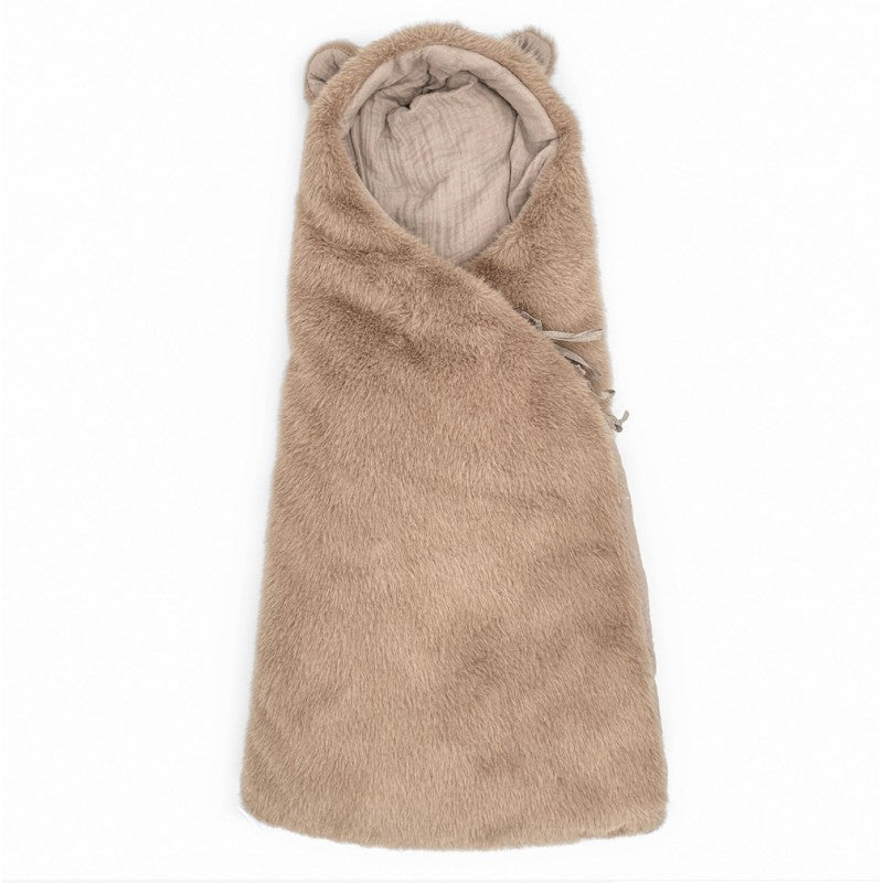 Babyshower Reiswiegzak Soft Teddy Plushy Beige, vooraanzicht op witte achtergrond