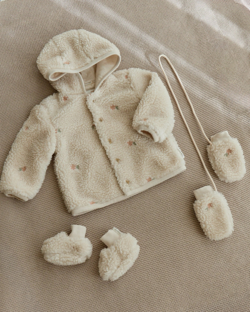 Little Dutch Teddy Vestje Sand Flowers | Sand