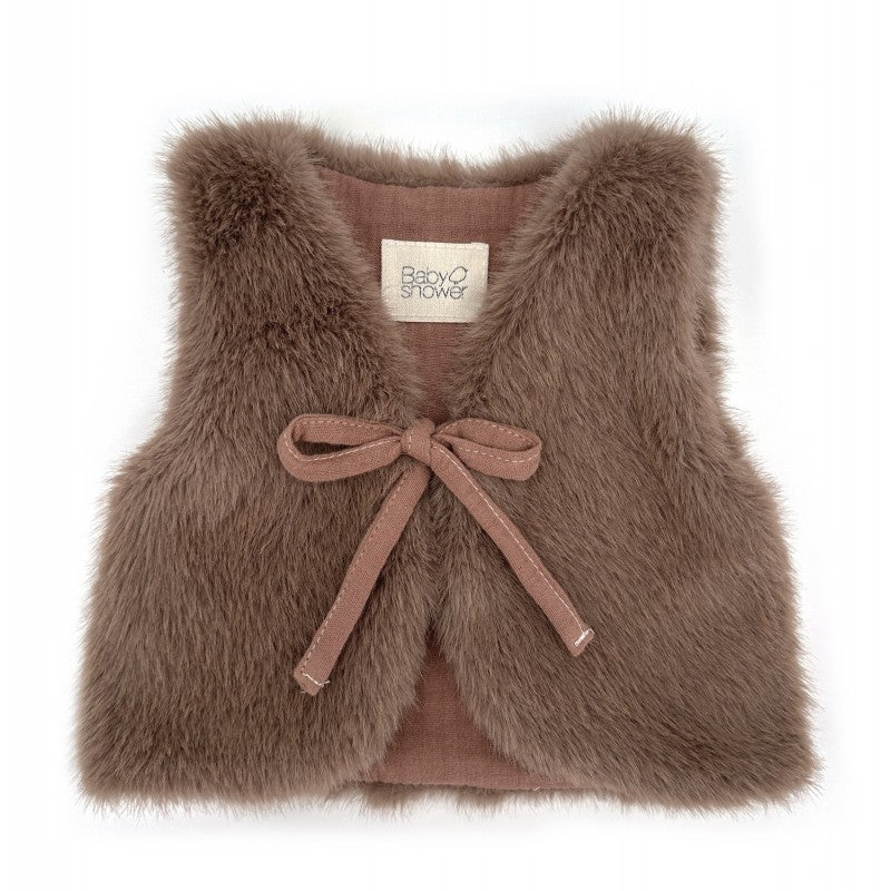 Babyshower Babyvestje Warmy Plushy Moka, vooraanzicht op witte achtergrond