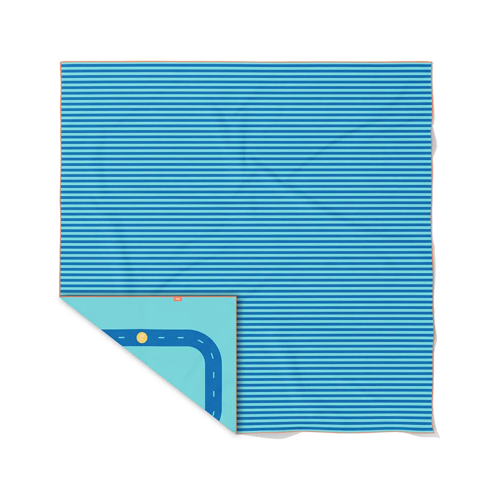 Quut Play Towel Strandhanddoek Extra Large | On The Road Blauw 180x180 cm