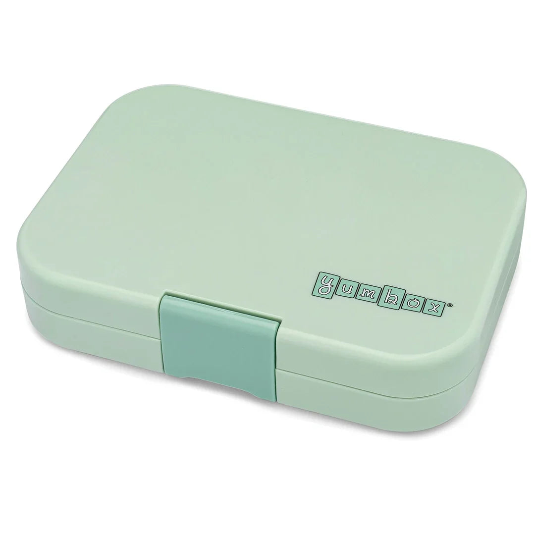 Yumbox Panino lunchbox in Sage Green met jungleprint en 4 lekvrije vakken, te koop bij De Gele Flamingo