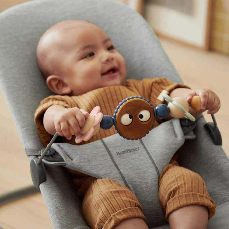 Babybjörn wipstoeltje relax speeltjes Speelboog - Ondeugende oogjes Pastels
