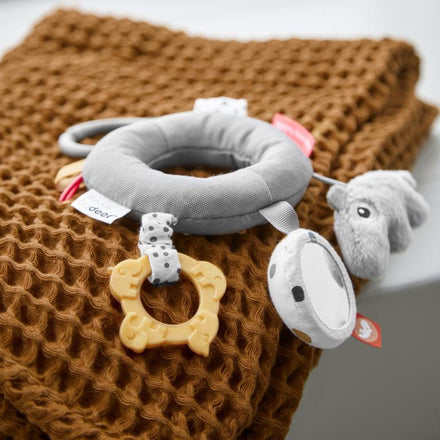 Done By Deer Maxi cosi activity speeltje Ring Powder