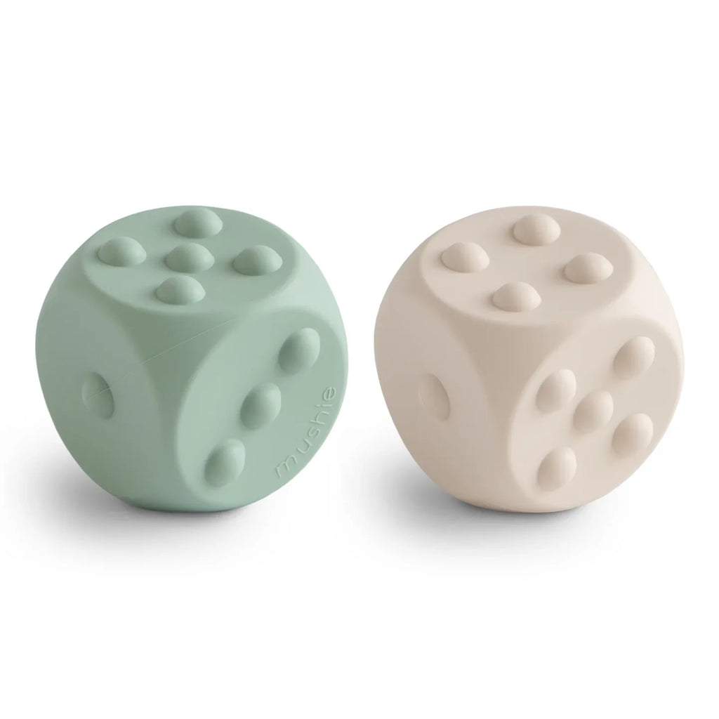 Mushie Bijtspeeltje Dice Press Toy | Cambridge blue / Shifting sands*