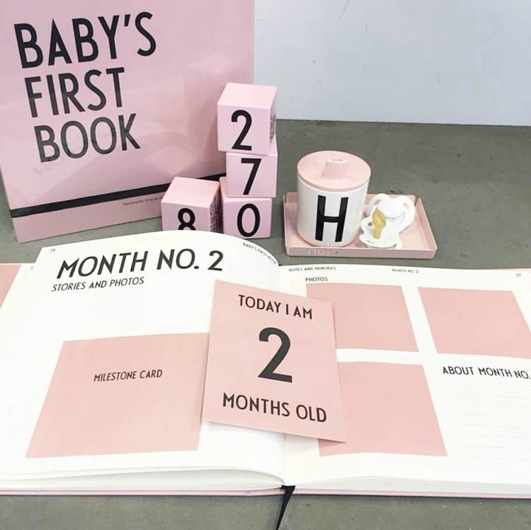 Design letters Baby's first book roze - DE GELE FLAMINGO - Kids concept store 