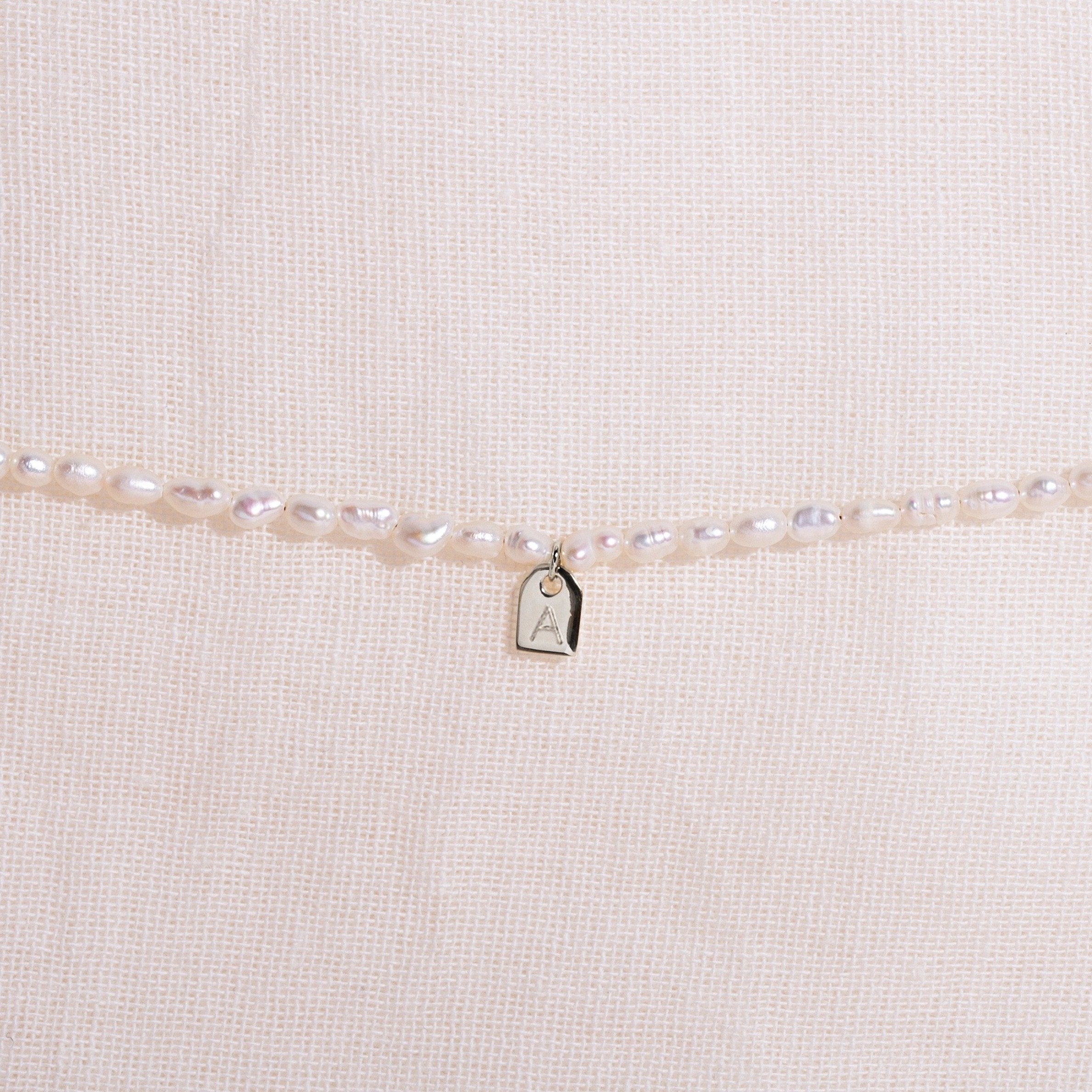 Galore Gepersonaliseerde Armband Pearl & Tag | Zilver Petite