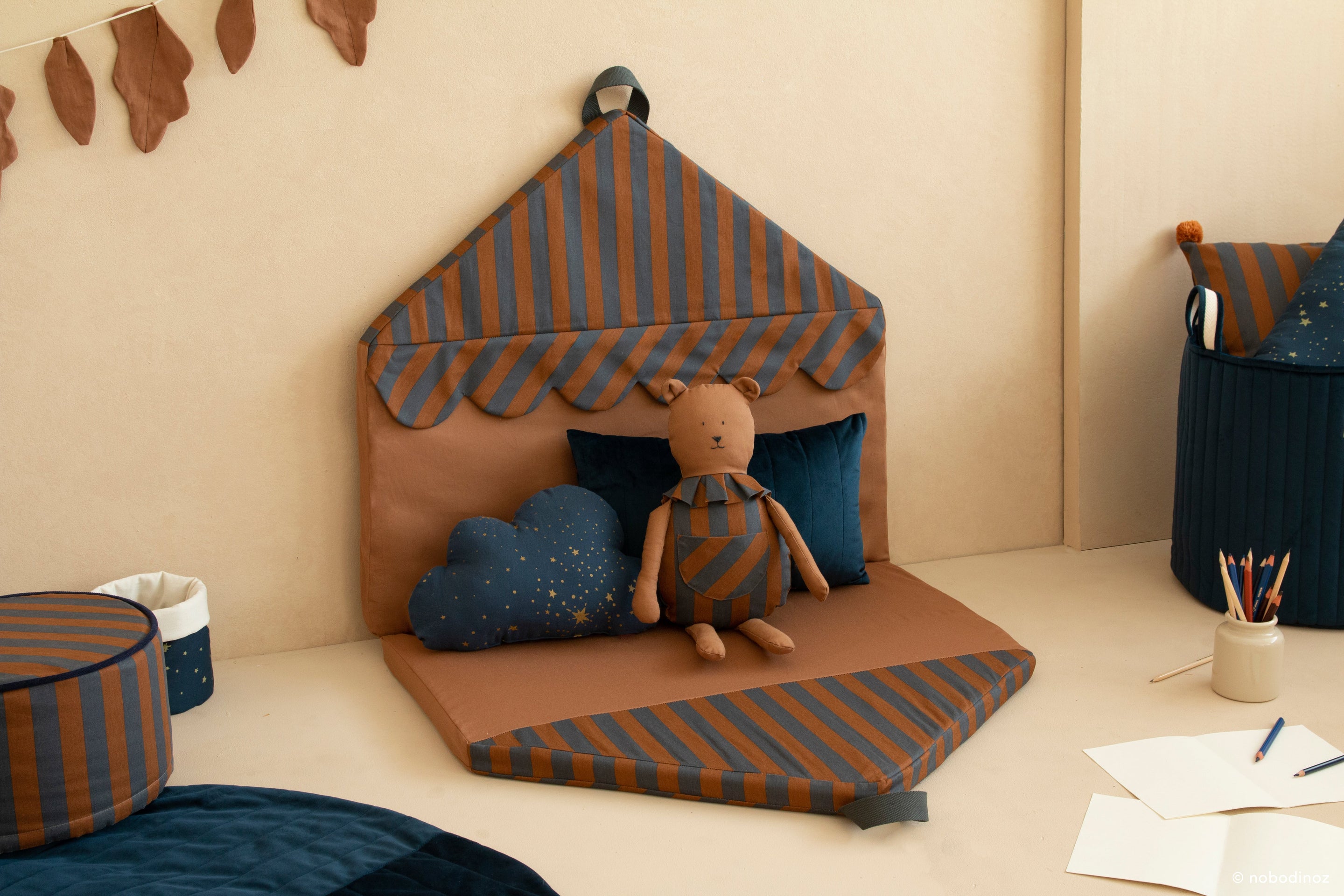 * Nobodinoz Majestic Eco Speelmatras Opvouwbaar | Blue Brown Stripes